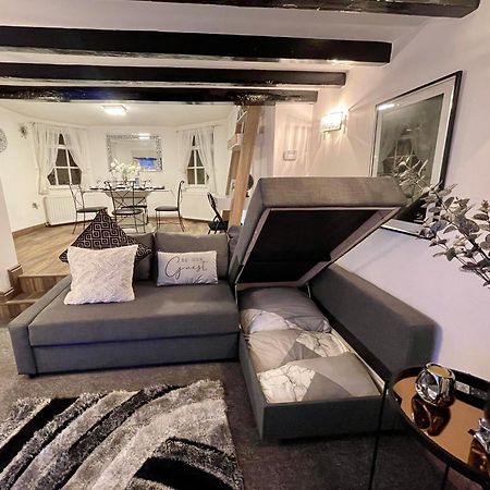 Tollgate House - Luxury Cozy Cottage - Huge Hot Tub - Alton Towers 치들 외부 사진