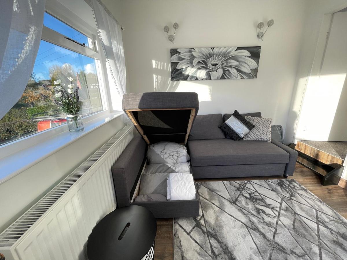 Tollgate House - Luxury Cozy Cottage - Huge Hot Tub - Alton Towers 치들 외부 사진