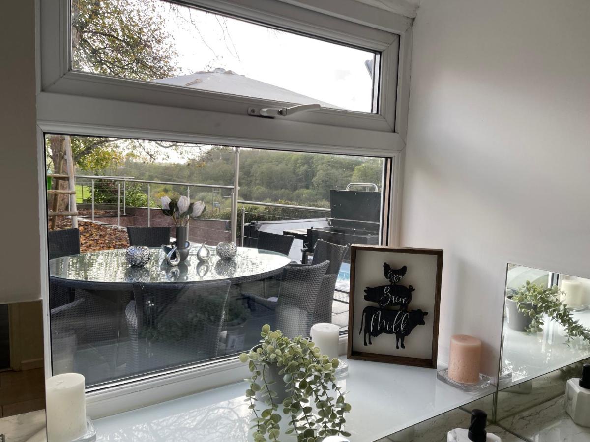 Tollgate House - Luxury Cozy Cottage - Huge Hot Tub - Alton Towers 치들 외부 사진