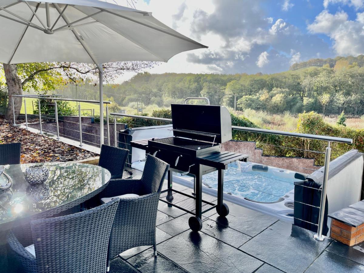Tollgate House - Luxury Cozy Cottage - Huge Hot Tub - Alton Towers 치들 외부 사진