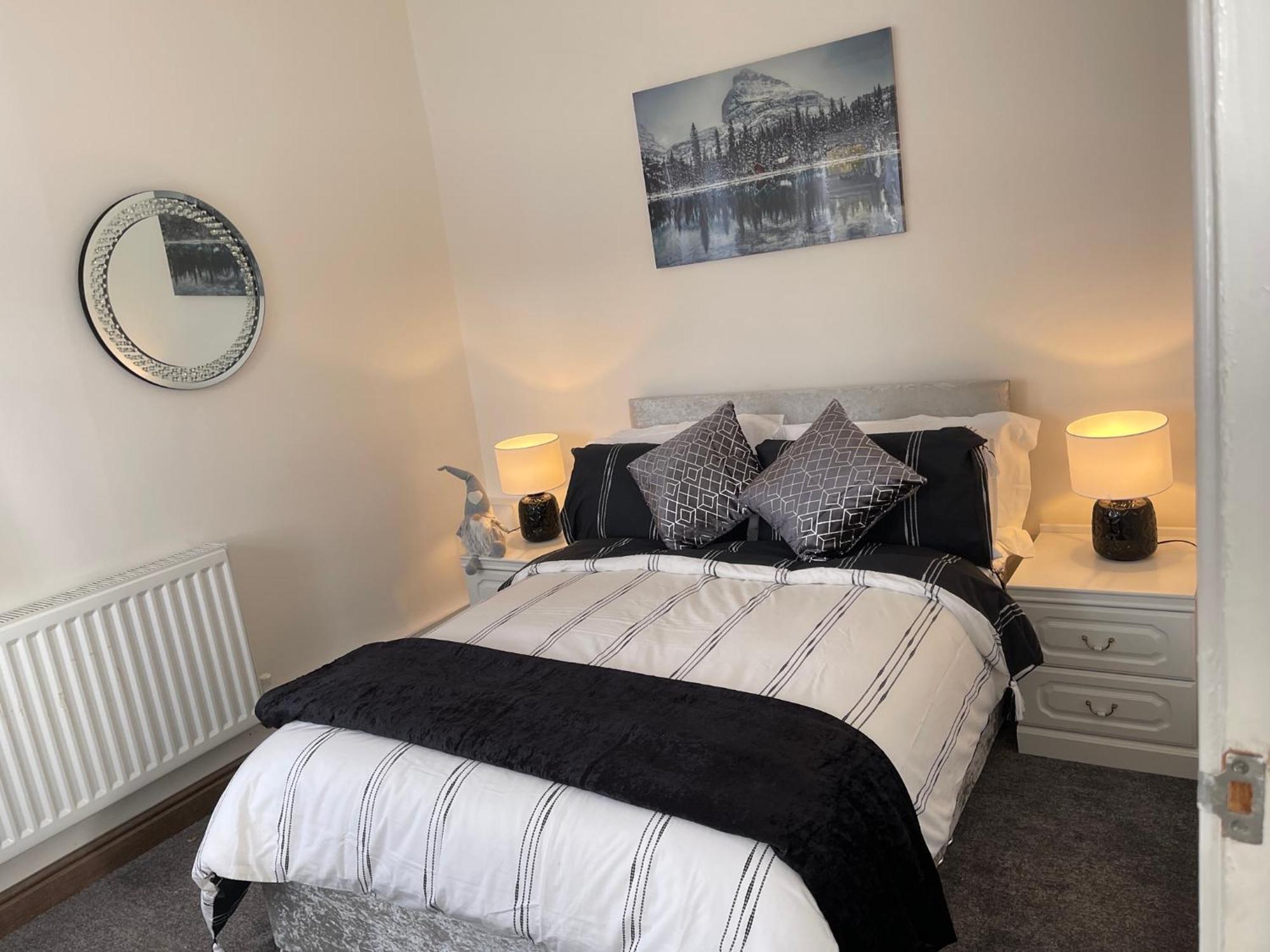 Tollgate House - Luxury Cozy Cottage - Huge Hot Tub - Alton Towers 치들 외부 사진