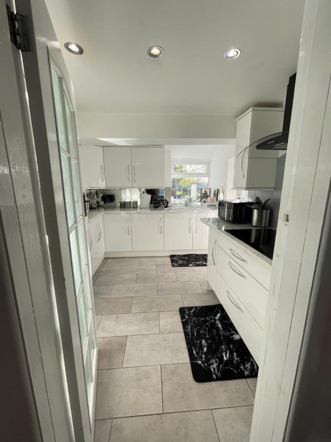 Tollgate House - Luxury Cozy Cottage - Huge Hot Tub - Alton Towers 치들 외부 사진